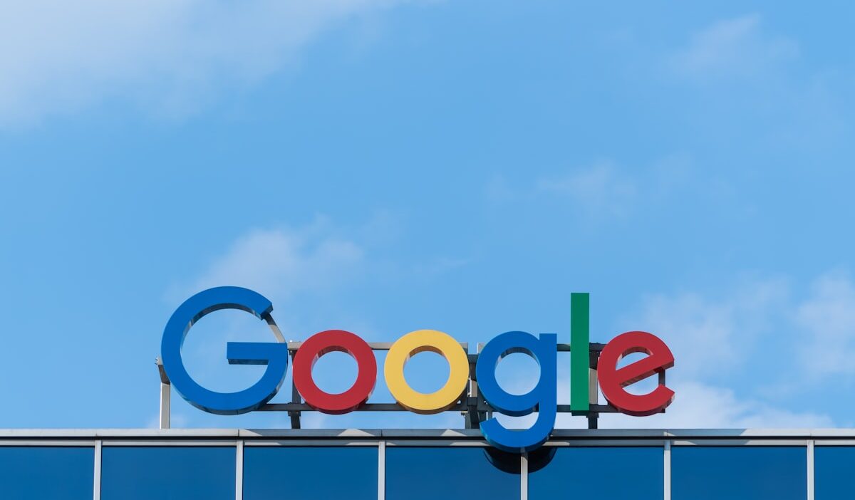 Google Discover Update: Early Data Shows Fewer Domains In US